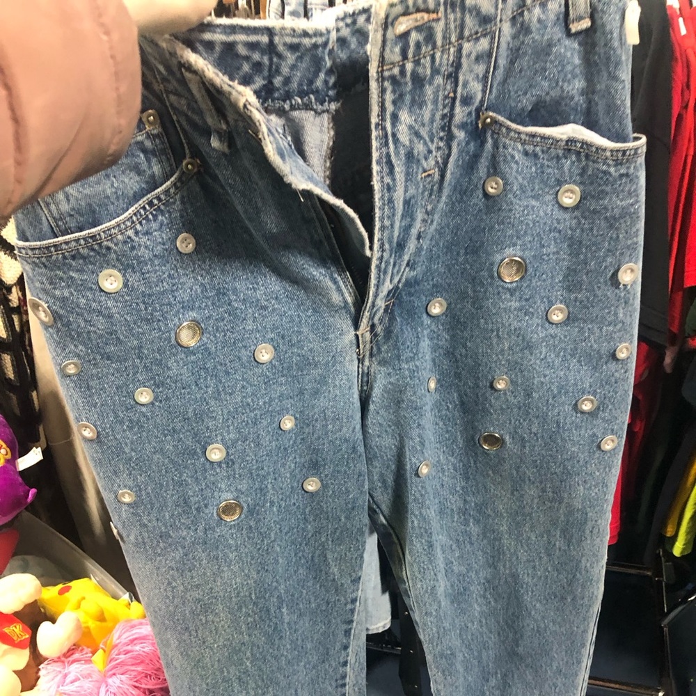 Denim jeans embellished with buttons